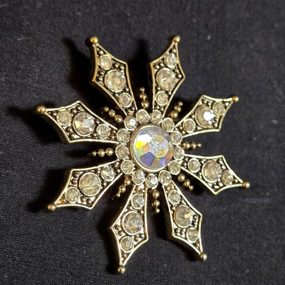 Vtg Kenneth Cole KC 8-Pointed Starburst Snowflake Brooch Rhinestones Goldtone - Picture 3 of 8